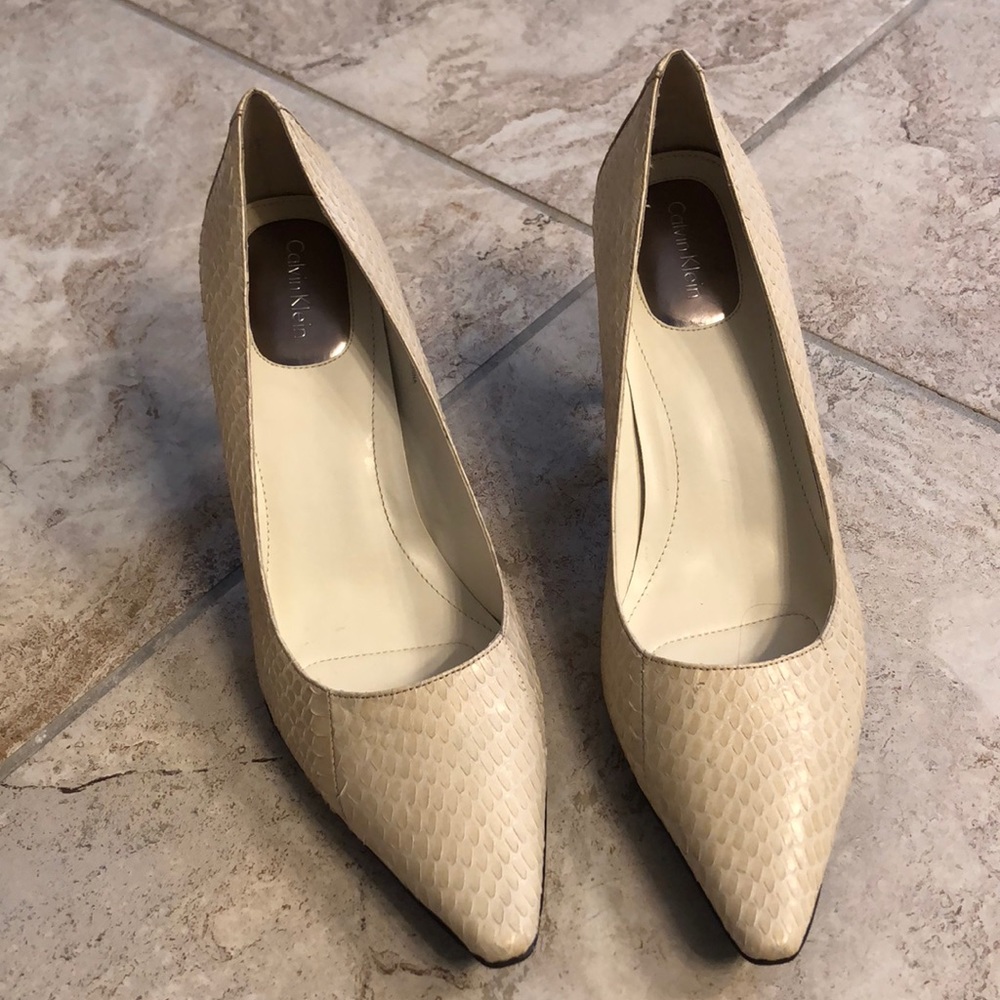Calvin Klein size 9.5